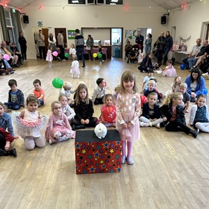 Kids joining in and helping Magic Stuart